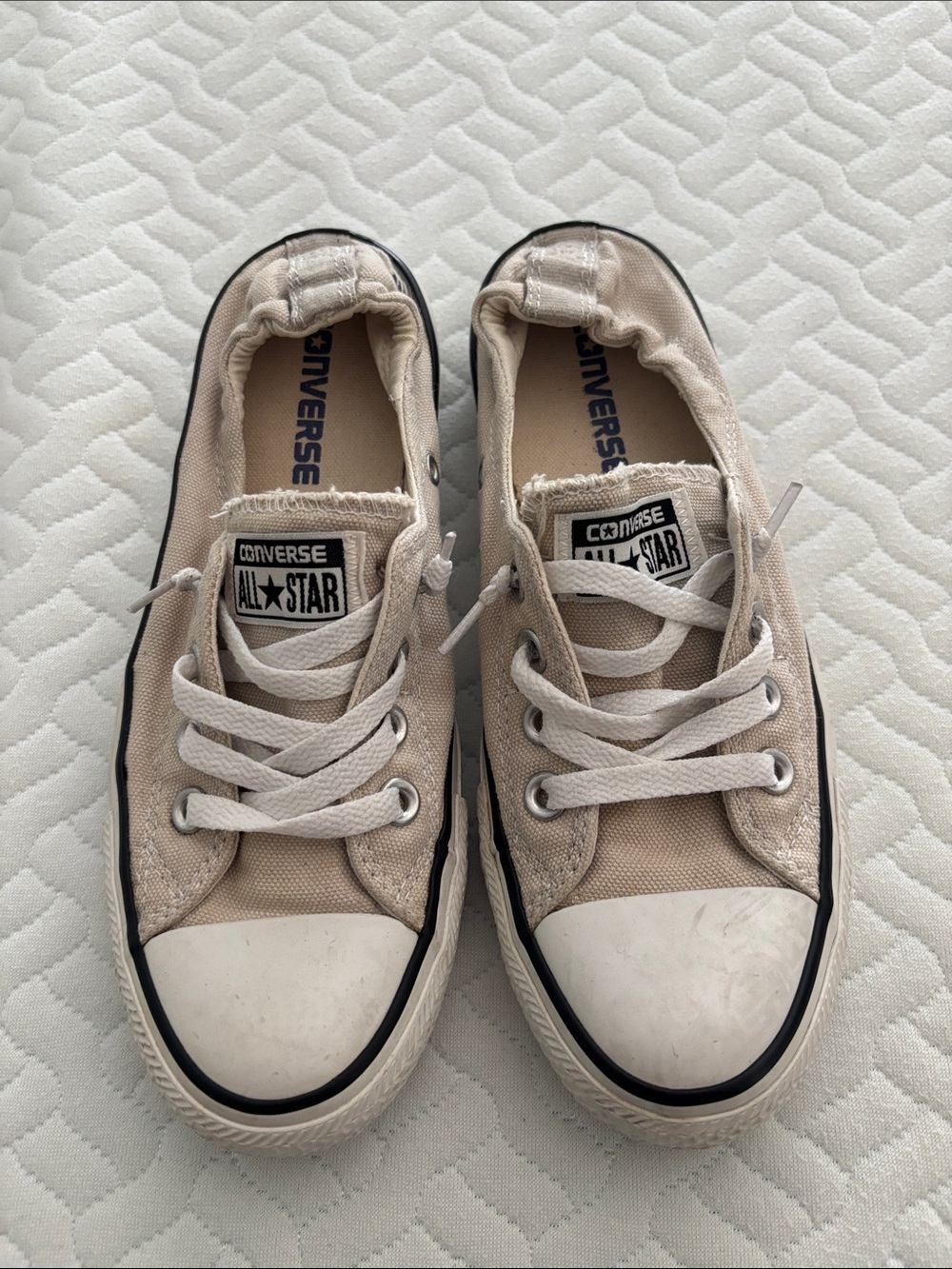 Converse Low-Top Sneakers in Beige Slip On Sz 7 Wms
